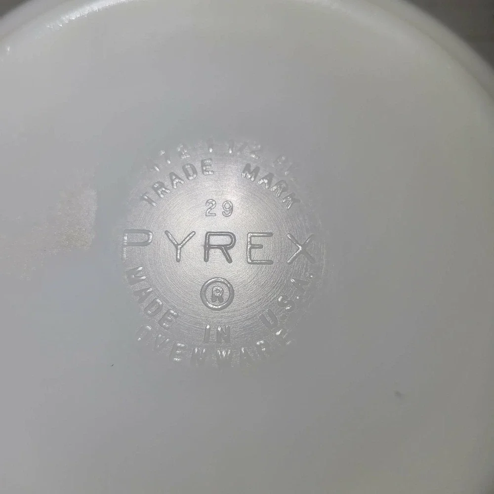 Pyrex 472 Casserole Dish 1.5 Pt White Blue Lace Snowflake Garland NO LID